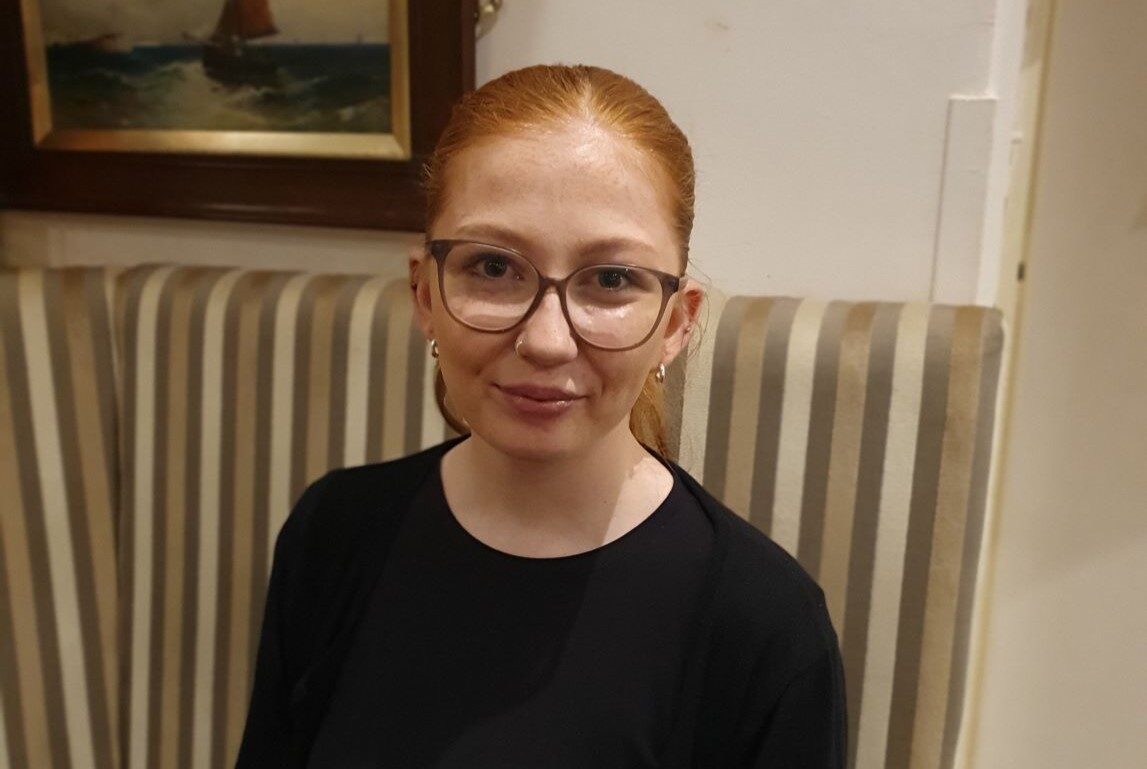 https://www.greyhoundinn.co.uk/wp-content/uploads/2024/10/Jess-Receptionist-1147x769.jpg